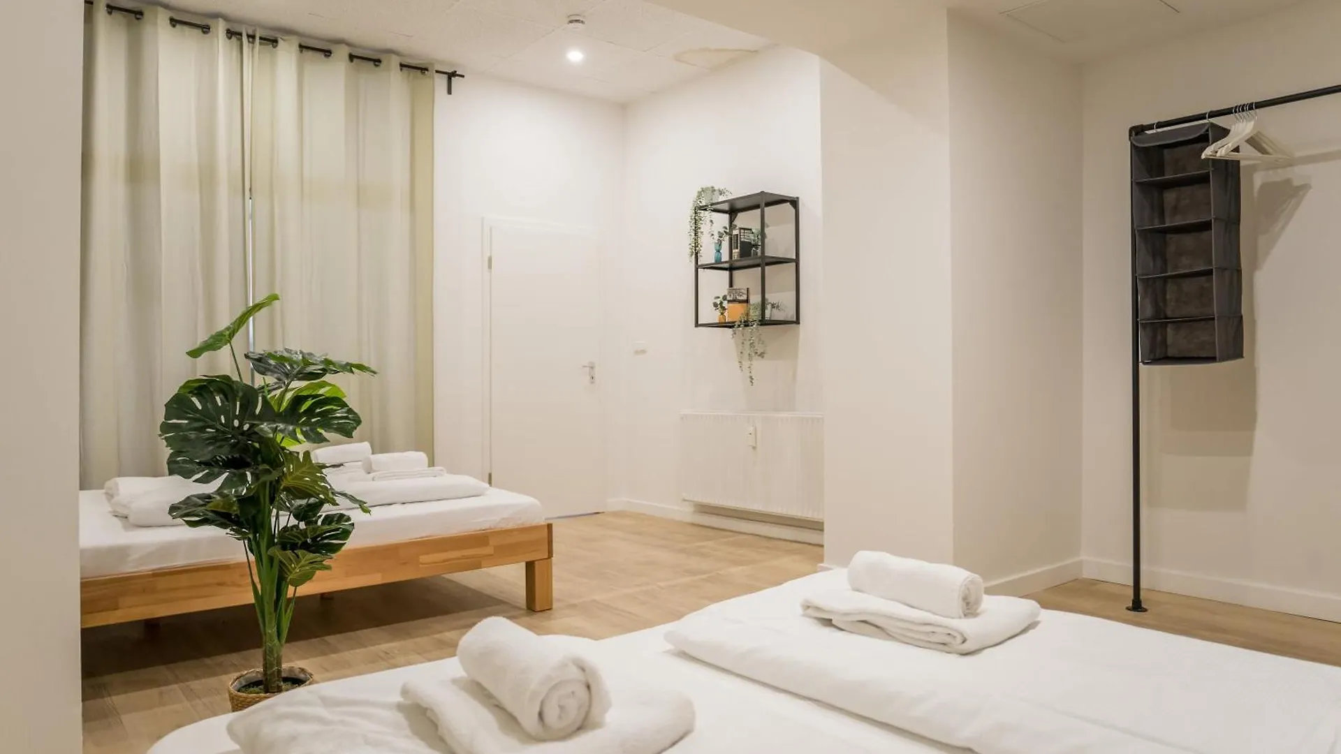 Spacious Family Apartment With 2 Bedrooms Berlin 0*,