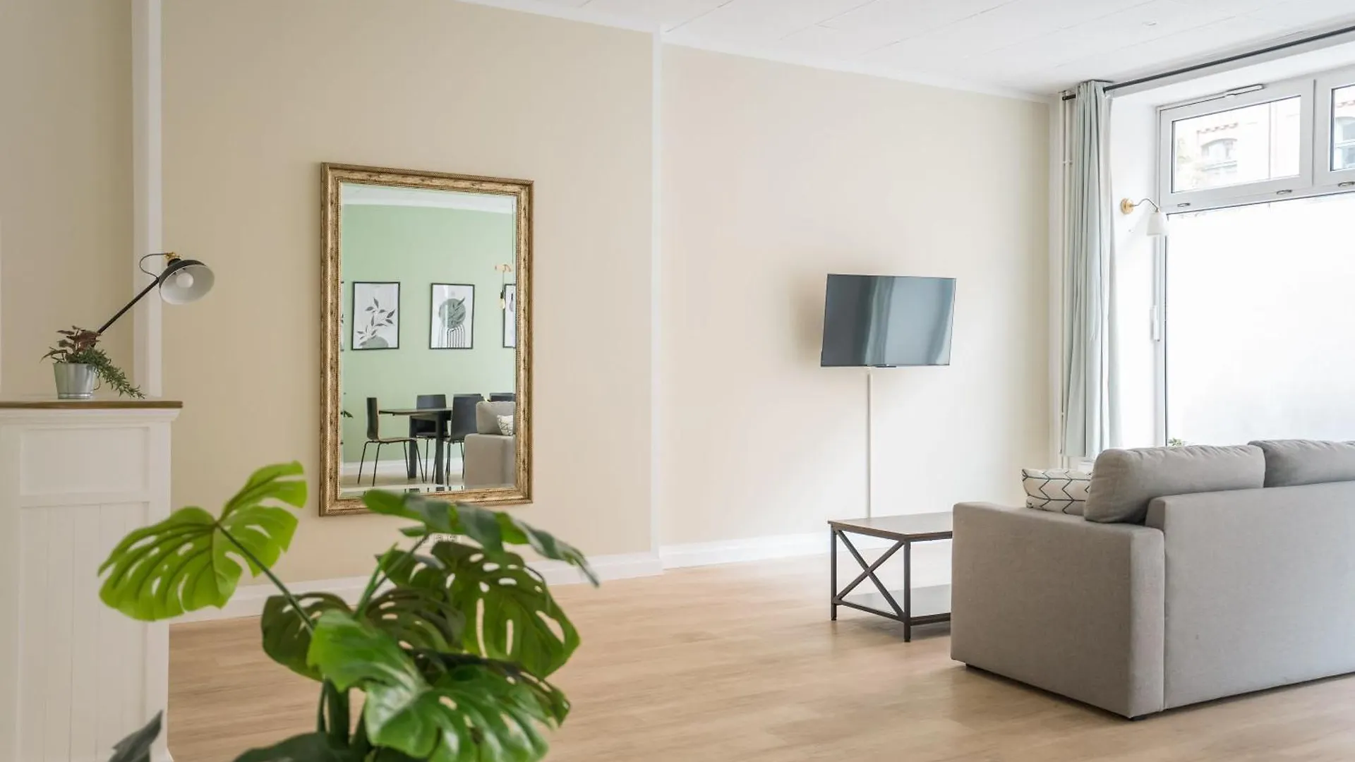 Spacious Family Apartment With 2 Bedrooms Berlin